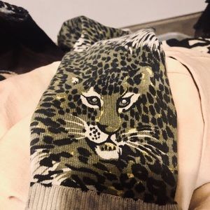 Leopard print sleeveless scoop neck sweater